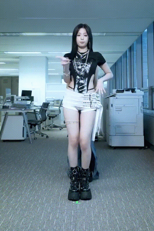 BABYMONSTER_130626_1.gif