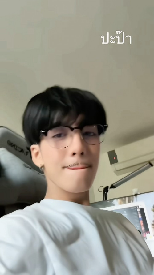 Live 25690130043958084